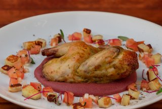 Galetinho com polenta de beterraba