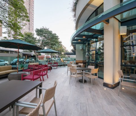 Mesas do deck do Restaurante